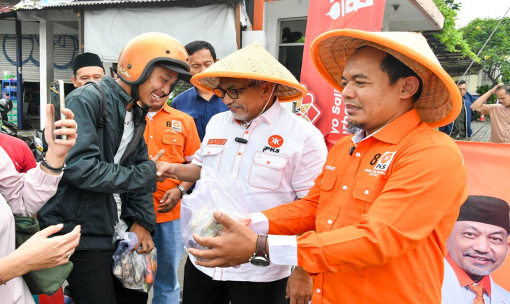 Ketua DPP PKS Bidang Tani dan Nelayan, Riyono Caping (Kanan), bersama Presiden PKS, Ahmad Saikhu. (Foto: pks.id)