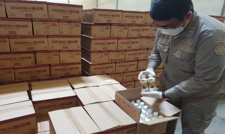 Foto : Pemeriksaan Sekaligus Sertifikasi Terhadap 65,7 Ton Yoghurt Santan Senilai Rp. 1,5 Miliar Dengan Negara Tujuan Tiongkok.