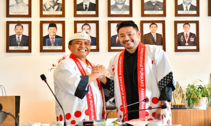 Sekdaprov Jabar Herman Suryatman melaksanakan pertemuan dengan delegasi pengusaha dari Jepang, di Gedung Sate, Kota Bandung, Rabu (14/5/2025). (Foto : Yogi Prayoga - Biro Adpim Jabar)