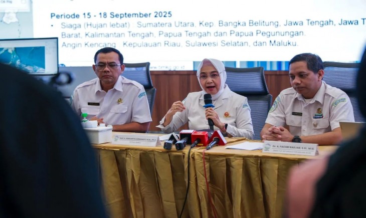 Kepala BMKG, Dwikorita Karnawati dalam Konferensi Pers Prediksi Musim Hujan 2025/2026 di Jakarta, Jum’at (12/9/2025). (Foto : BMKG)