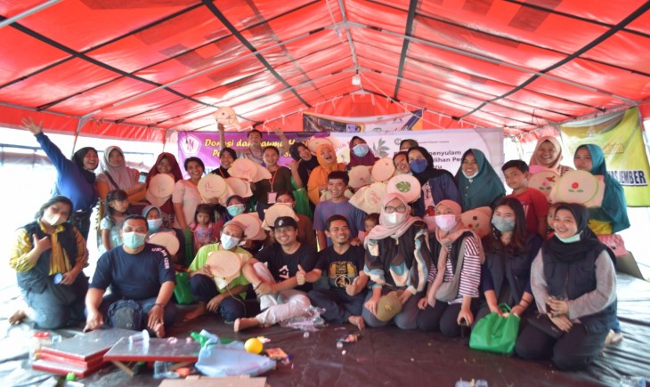 Foto : Pelatihan Menyulam Tahap Dua yang di Selenggarakan oleh ARM HA-IPB dan DPD HA-IPB pada Gerakan Masyarakat Pedesaan Lumajang (Gemapalu) di Jatim.