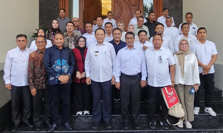 Mentan Amran saat menerima audiensi Gubernur Gorontalo di Jakarta, Rabu(28/5/25). (Foto: dok. Kementan)