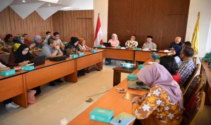 Sekda Jabar Herman Suryatman menghadiri pertemuan dengan Gabungan Industri Pariwisata Indonesia (GIPI) Jawa Barat di Graha PHRI Jabar, Kota Bandung, Jumat (15/11/2024). (Foto: Rizal Fs/Biro Adpim Jabar)