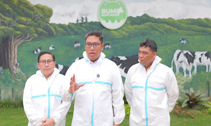 Wamentan Sudaryono saat meninjau PT Bumi Rojo Koyo di Kabupaten Banyuwangi, Jawa Timur, Minggu, (5/1/2025). (Foto: Dok. Kementan)