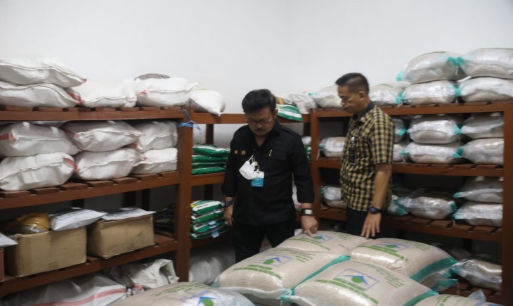 Foto : Mentan SYL saat meninjau Unit Pengelola Benih Sumber (UPBS) Varitas Unggul Baru (VUB) di BPTP Nusa Tenggara Barat (NTB).