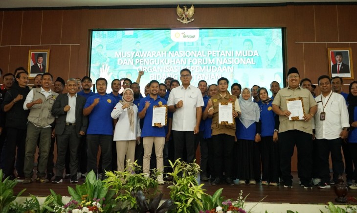 Kementerian Pertanian melalui BPPSDMP secara resmi mengukuhkan Ketua Umum Duta Petani Milenial dan Duta Petani Andalan (DPM/DPA) periode 2025–2030. (Foto: dok. Kementan)