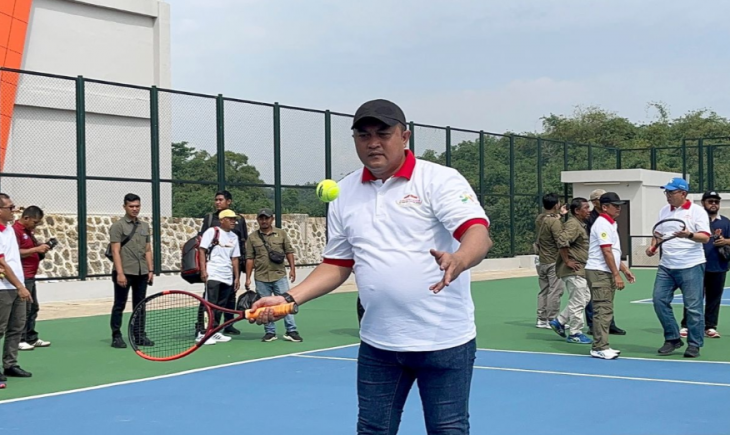 Foto: Bupati Bogor Rudy Susmanto pada peresmian Lapangan Tenis Kapten Muslihat di komplek Stadion Pakansari, Cibinong, Kabupaten Bogor, Jawa Barat, Selasa (13/5/2025).