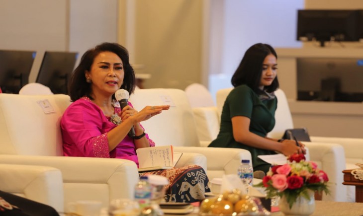 Foto :  Dr. Yenti Garnasih S.H M.H Saat Menghadiri Acara Webinar Dharma Wanita Persatuan (DWP) Kementerian Pertanian.