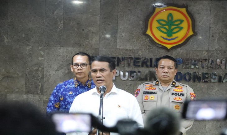 Mentan Amran saat konferensi pers di Kantor Pusat Kementerian Pertanian (Kementan), Jakarta, Kamis (17/4/2025). (Foto: dok. Kementan)
