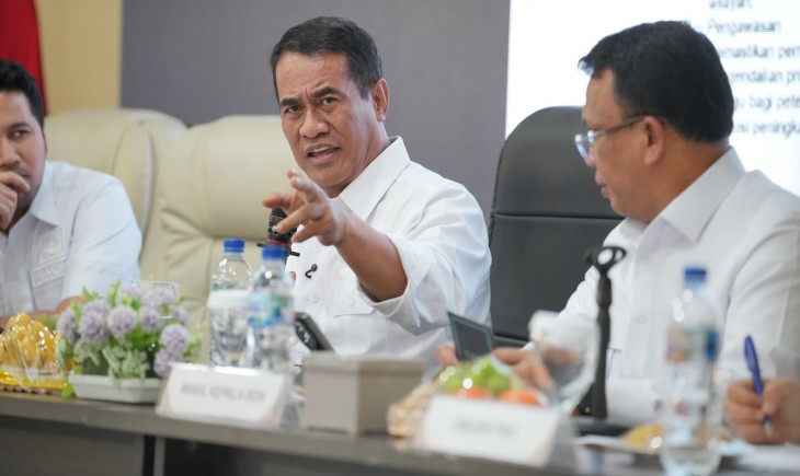 Mentan Andi Amran saat Rapat Koordinasi Perunggasan di Surabaya, Jawa Timur, Selasa (11/8/2026). (Foto : Kementan)