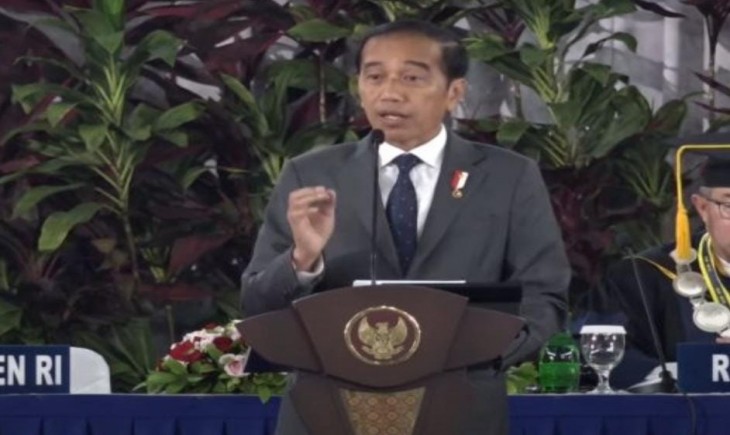 Presiden Jokowi saat menyampaikan orasi dalam Sidang Terbuka Institut Pertanian Bogor (IPB) dalam rangka Dies Natalis ke-60 di IPB University (Setpres)