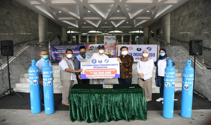 Foto : Bantuan Tahap Dua Darurat Covid-19 Kepada IPB University.
