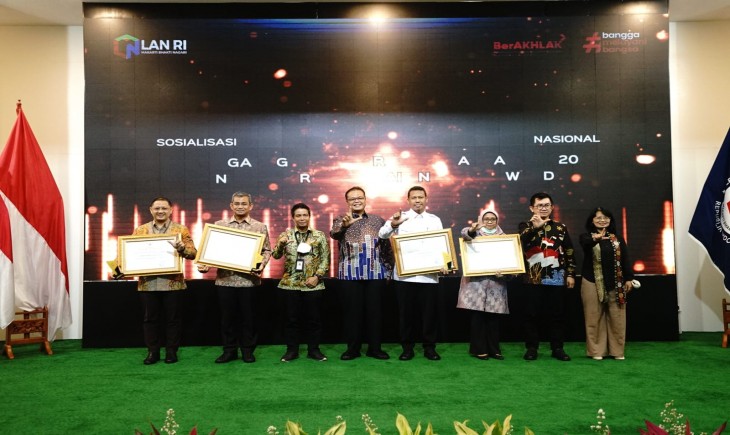 Foto : Lembaga Administrasi Negara (LAN RI) memberikan penghargaan Training Rate Award kepada Kementerian Pertanian.