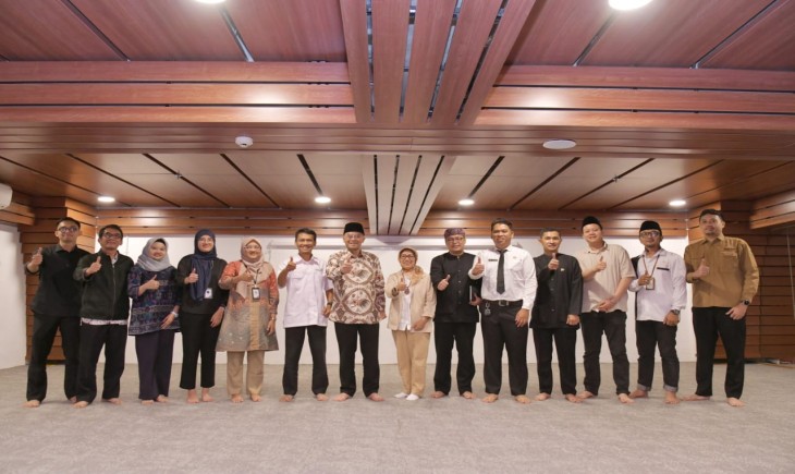 Wakil Gubernur Jawa Barat Erwan Setiawan menghadiri penilaian IMTI 2025 di Masjid Raya Al Jabbar, Bandung, Selasa (19/8/2025).
(Foto : Yogi Prayoga - Biro Adpim Jabar)