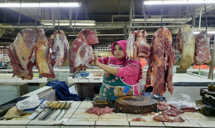Foto : Pedagang Daging di Pasar Wonokromo dan Beberapa Sentra Peternakan di Provinsi Jawa Timur.
