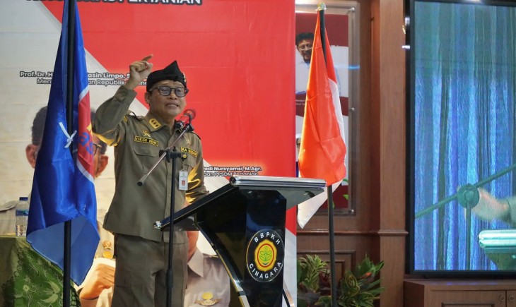 Foto : Kepala BBPSDMP, Prof Dedi Nursyamsi saat soft opening Pelatihan Sejuta Petani dan Penyuluh Volume 8 di tahun 2023 "Peningkatan Nilai Tambah Pertanian", Selasa (19/09) di Cinagara, Bogor.