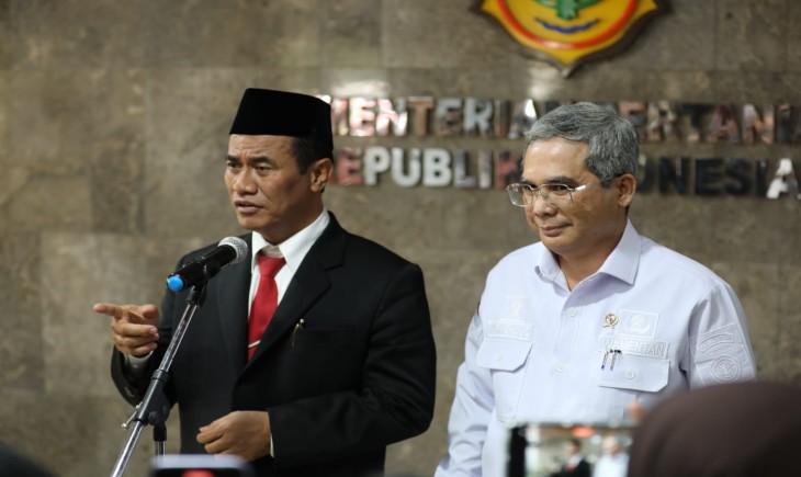 Foto : Menteri Pertanian (Mentan) Andi Amran Sulaiman langsung bekerja di hari pertamanya sebagai Menteri.