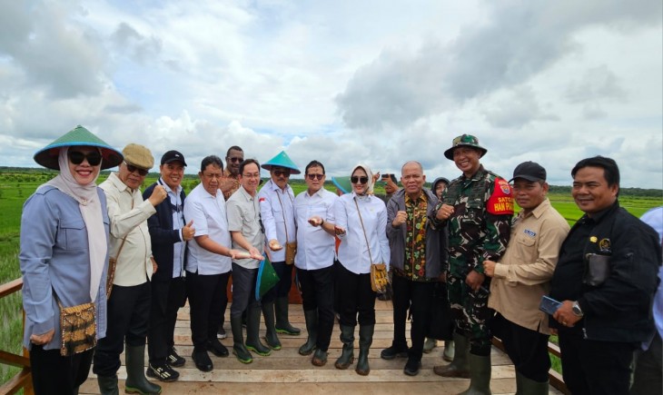 kunjungan kerja yang dihadiri oleh Komisi IV DPR RI, Pj Gubenur Papua Selatan Rudy Sufahriadi, Forkopimda, dan Ketua Satgas Pangan TNI Mayjen Ahmad Rizal Ramdhani. (Foto: Dok. Kementan)