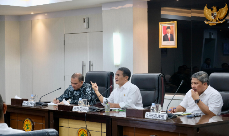 Mentan Amran mengundang langsung para pelaku usaha di bidang peternakan, khususnya peternak sapi, kambing, dan domba, dalam rangka percepatan penyediaan daging dan susu. (Foto: Dok. Kementan)