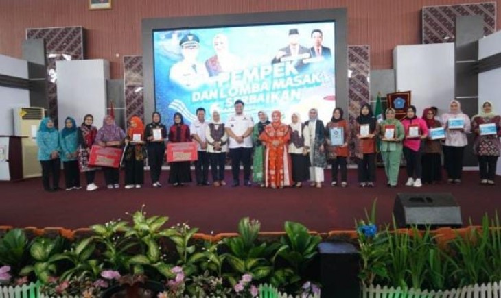Festival Pempek dan lomba masak serba ikan diadakan oleh Dinas Perikanan bersama Tim Penggerak PKK Kabupaten Banyuasin.