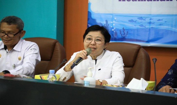 Plt Kepala Badan Pengendalian dan Pengawasan Mutu Keamanan Hasil Perikanan (BP2MHKP), Ishartini saat mendampingi kunjungan kerja Komisi IV DPR RI di Yogyakarta (kkp.go.id)