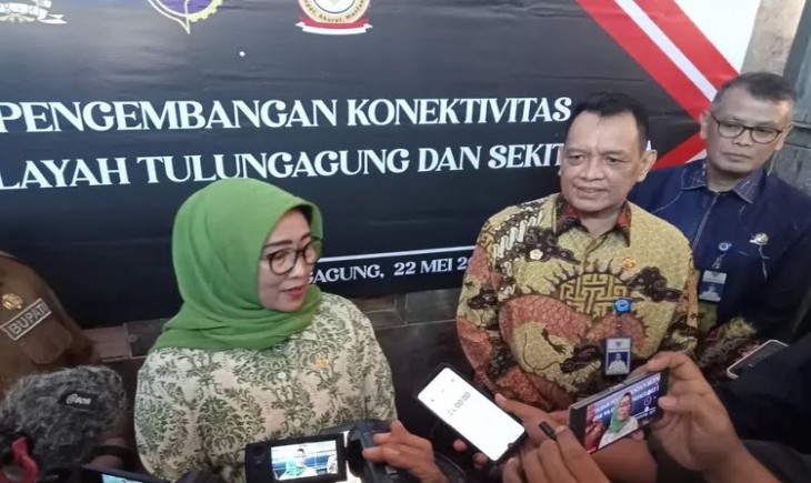 Anggota Komisi V DPR RI, Sri Rahayu saat memberikan pernyataan soal wacana pembangunan cold storage dan dermaga di Tulungagung (isal/memo)