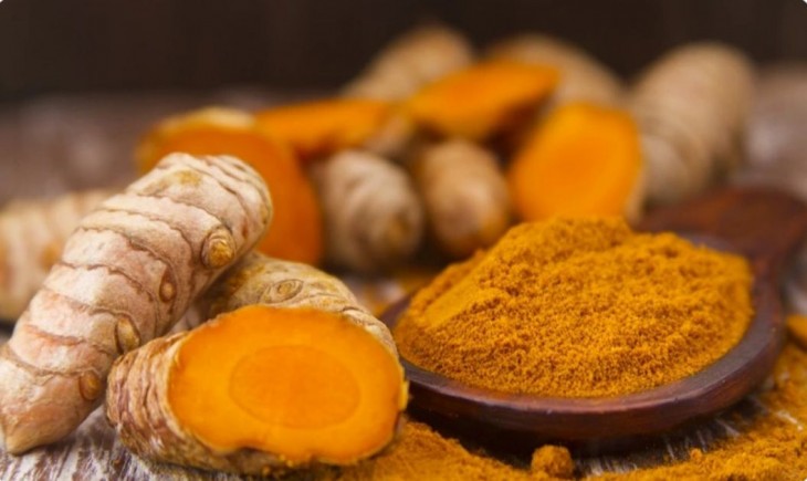 Kunyit (Curcuma longa) berfungsi sebagai bahan dasar jamu dan obat herbal.