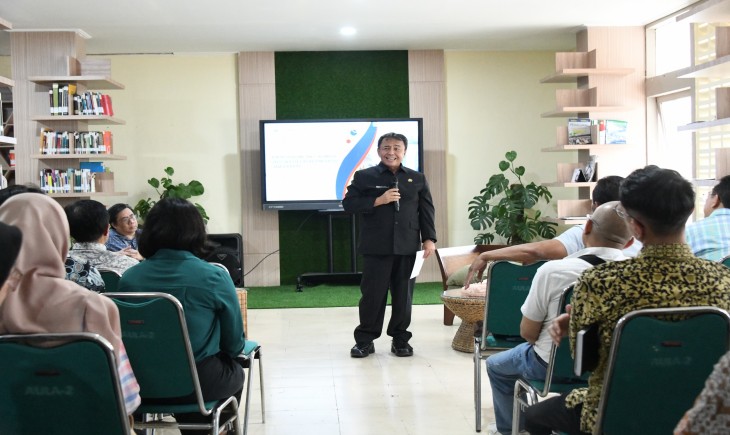 Sekda Jabar Herman Suryatman pada diskusi Dukungan Coorporate Social Responsibility (CSR) untuk Penyelenggaraan Zero Waste Pasar Rakyat, Kota Bandung, Kamis (10/10/2024).(Foto: Biro Adpim Jabar)