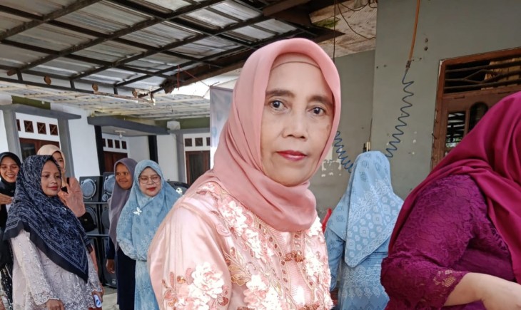 Uju, ibu rumah tangga yang keluhkan kenaikan harga pangan di Jawa Barat. (Foto: Pangannews.id)