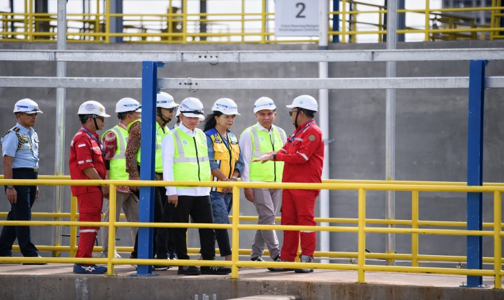 Wakil Presiden RI Gibran Rakabuming Raka dalam kunjungan kerja meninjau fasilitas sistem penyediaan air minum (SPAM) Regional Jatiluhur I di Kota Bekasi, Jumat (20/12/2024). (Dok. Humas Jabar)