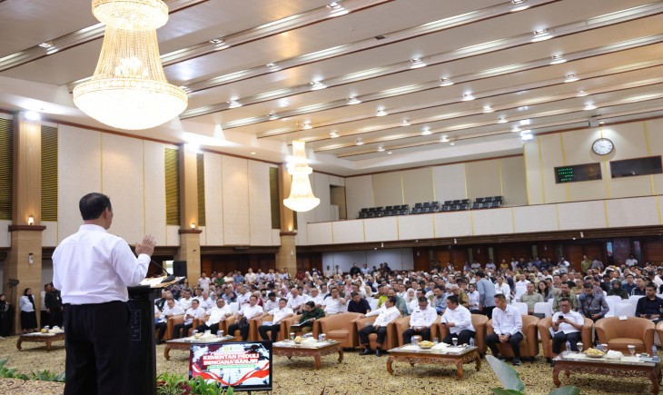 Mentan Andi Amran Sulaiman memimpin langsung gerakan donasi nasional bagi korban bencana alam di Sumatera. (Foto: dok. Kementan)