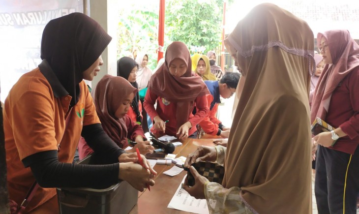 Pemkab Kendal Salurkan Subsidi Pangan. (Foto: jatengprov.go.id)