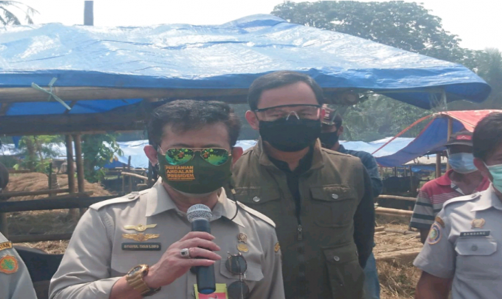 Foto : Mentan Bersama Walikota Bogor Pastikan Pasokan Hewan Kurban Aman.