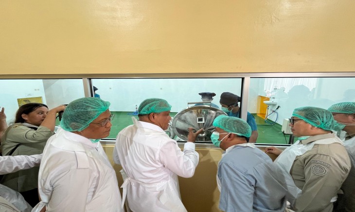 Wamentan Saleh saat meresmikan unit pengolahan susu kambing tersebut, Kamis (29/10/2026). (Foto: Kementan)