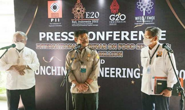 Foto : Mentan SYL Bersama dengan Menteri PUPR Basuki Hadimuljono. Sumber Foto : Swadaya Online