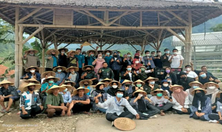 Foto : Pembagian Kado Untuk Petani ke Desa Purwabakti.