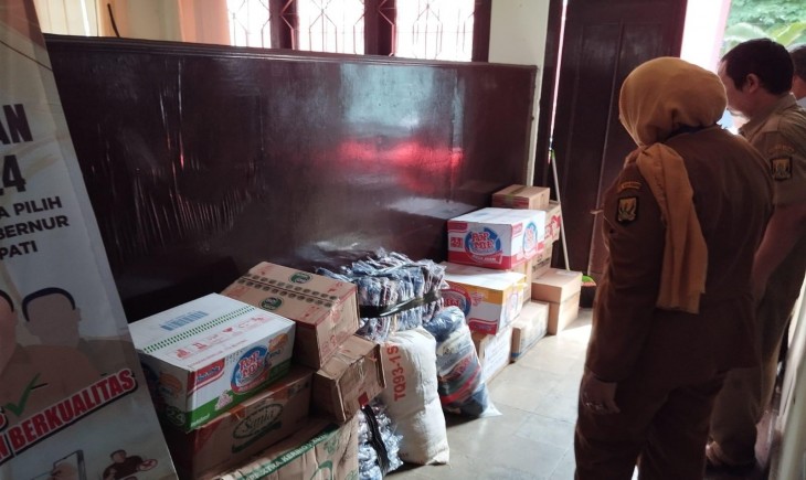 Foto: Tim Pansus Pemberdayaan dan Pelindungan Perempuan Salurkan Bantuan Untuk Korban Bencana Sukabumi. (Dok. DPRD Kota Bogor)
