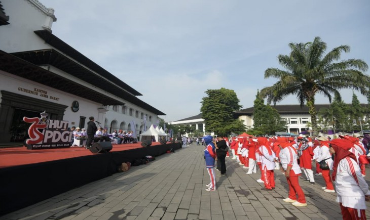 Foto: Peringatan Hari Ulang Tahun Persatuan Dokter Gigi Indonesia (PDGI) ke-75 di Gedung Sate, Kota Bandung, Minggu (26/1/2025).