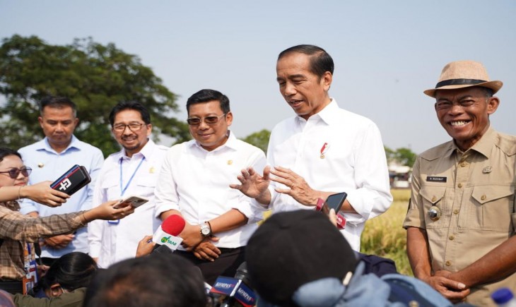 Presiden Joko Widodo hadir dalam panen raya tersebut bersama plt. Menteri Pertanian dan jajarannya. (Dok. Kementan)