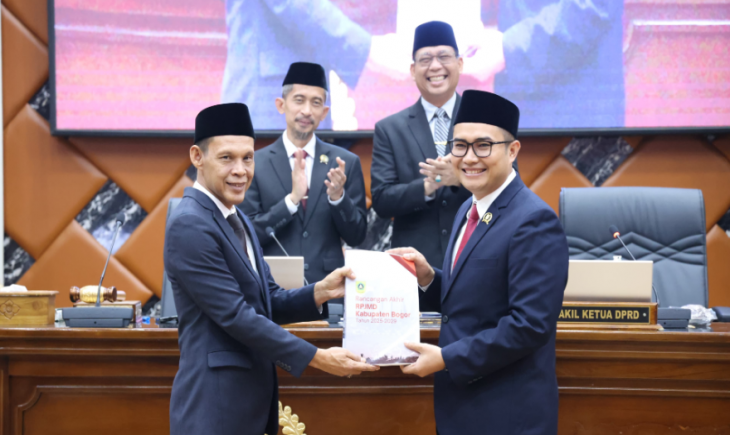 Foto: Pemkab Bogor Bersama DPRD Setujui Raperda Pajak Dan Retribusi Daerah.