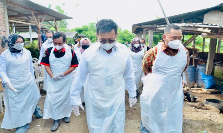 Foto : Menteri Pertanian Syahrul Yasin Limpo Berkunjung ke Peternakan di Kabupaten Gresik.