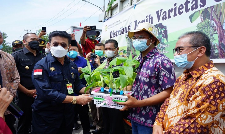 Foto : Pembukaan Expose Inovasi Buah Tropika Balitbu Tropika oleh Mentan YSL.