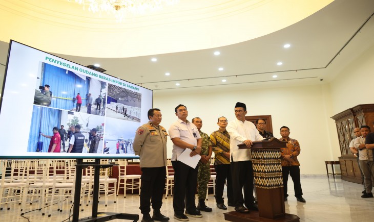 Mentan Amran dalam konferensi pers di Jakarta pada Minggu (23/11/2025). (Foto: dok. Kementan)