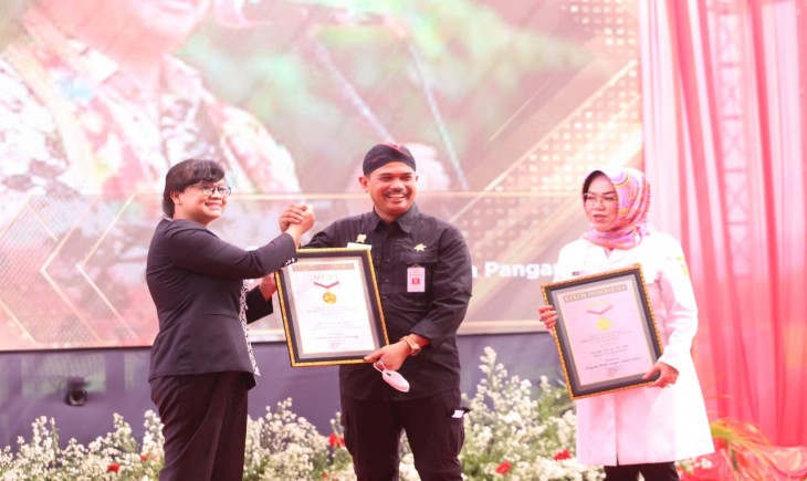 Foto : Menteri Pertanian Syahrul Yasin Limpo Terima Rekor MURI Sebagai Pemrakarsa Gerakan IP400.