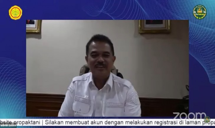Suwandi selaku Dirjen Tanaman Pangan mengawali Bimtek dengan keynote speech-nya menyampaikan pentingnya bioteknologi dalam bidang pertanian. (Dok. Kementan)