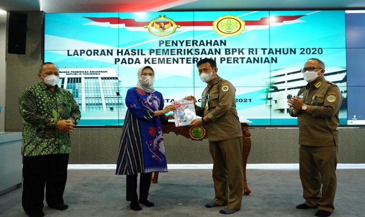 Foto : Mentan Syahrul Saat di Ruang Agriculture War Room (AWR) Kementan.