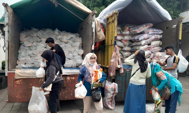 Warga Purwakarta serbu Operasi Pasar Bersubsidi. (Diskominfo Purwakarta)