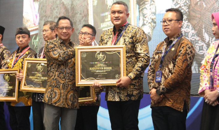 Foto: Rudy Susmanto Terima Penghargaan SPM Awards 2025.