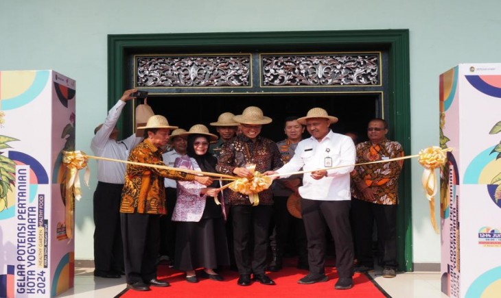 Kementerian Pertanian (Kementan) menyerahkan tanda daftar varietas (TDV) Mangga Keraton Yogyakarta, yaitu Cempura dan Semar. (Foto: Dok. Kementan)